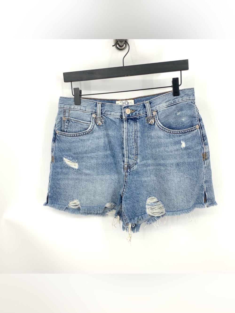 We The Free People Women Size 29 Shorts Light Wash Distressed Cutoff Jean Cotton
